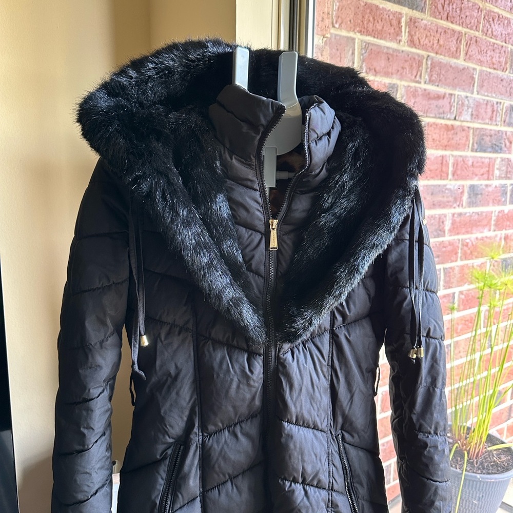 Laundry By Shelli Segal Black Puffer Coat with Faux Fur Hood - Picture 3 of 16
